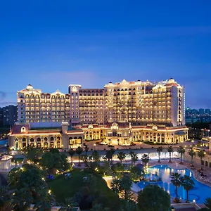 Radisson Blu Forest Manor Hongqiao - Near Necc Отель